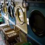 【悲報】ワイ、3万のイヤホンを洗濯機で回してしまう