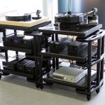 オーディオ趣味ぼく「電源ケーブル50万!ラック100万!電源タップ40万!」