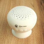 ダイソーがついにBluetoothスピーカーを売り出す!? 防水で充電タイプで通話もできる