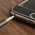 スマホメーカー「みんなノッチつけてイヤホンジャック廃止してるンゴ…」